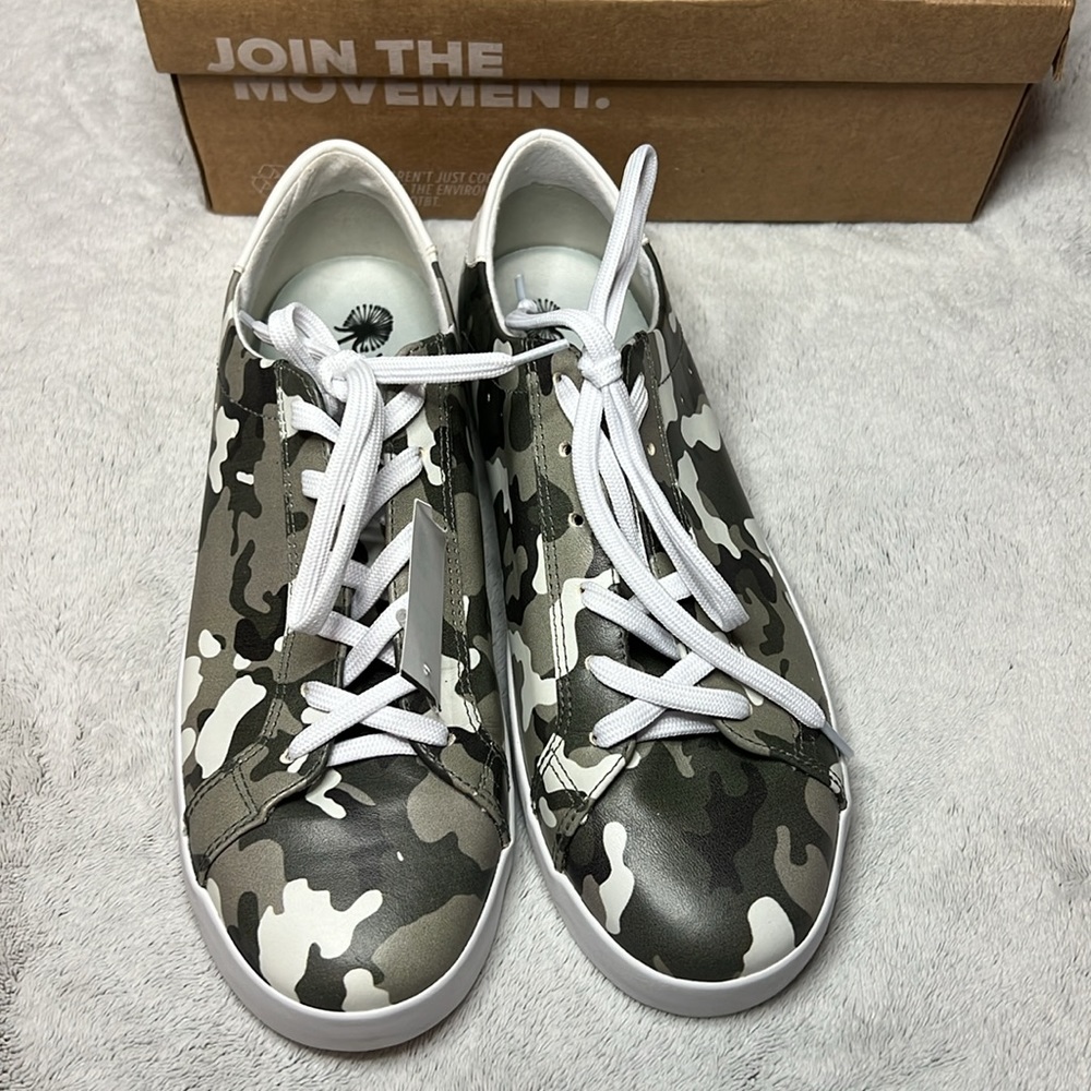 Brand New OTBT camo sneakers size 10